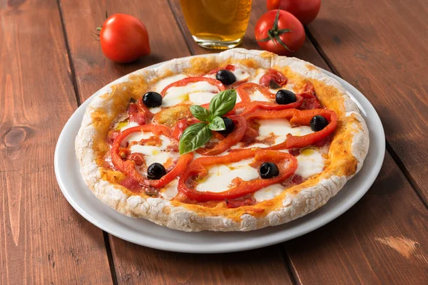 Delicious Pizza Red Bell Pepper Black Olives — Stock Photo, Image