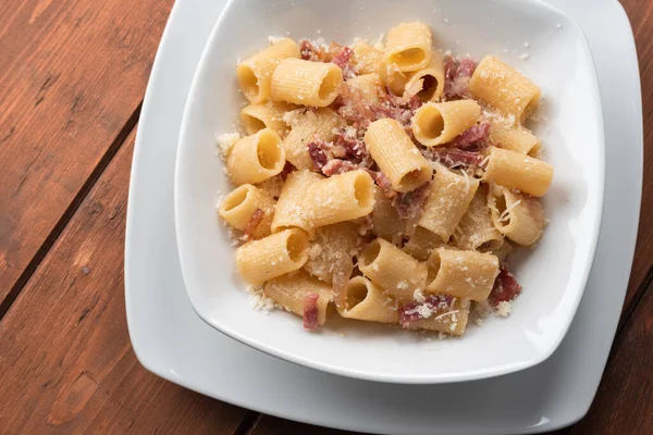 Lahodné Těstoviny Alla Gricia Typický Italský Recept Rigatoni Guanciale Pecorino — Stock fotografie
