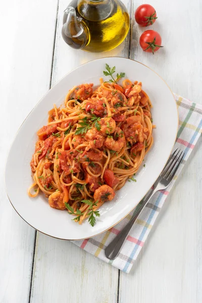 Bandeja Delicioso Linguine Com Molho Camarão Tomate Cozinha Italiana — Fotografia de Stock