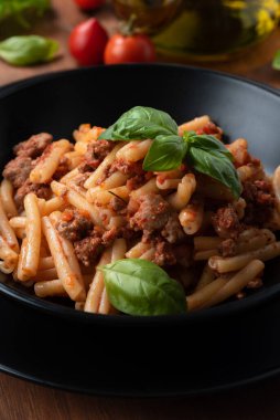 Lezzetli ev yapımı ragu soslu makarna, İtalyan mutfağı. 