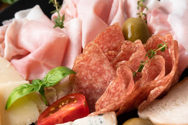 Comida Primer Plano Deliciosas Rebanadas Salami — Foto de Stock