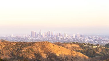 Los Angeles Downtown panoramik şehir manzaralı Hollywood Hills.