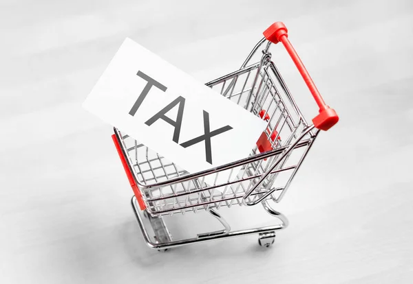 Koncepcja Podatku Opodatkowania Podatku Vat Koszyk Znakiem Karty Lub Papieru — Zdjęcie stockowe