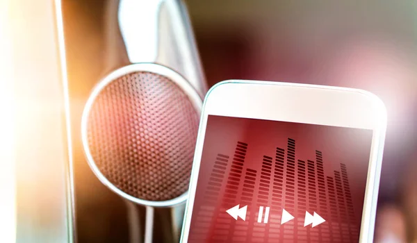 Muzykę Strumieniowo Nowoczesny Głośnik Smart Przenośnych Bezprzewodowych Aplikacja Mobilna Dźwięku — Zdjęcie stockowe