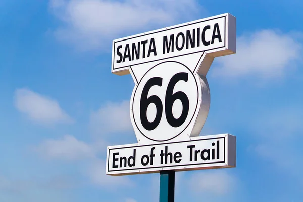 Santa Monica Fine Del Sentiero Segno Contro Cielo — Foto Stock
