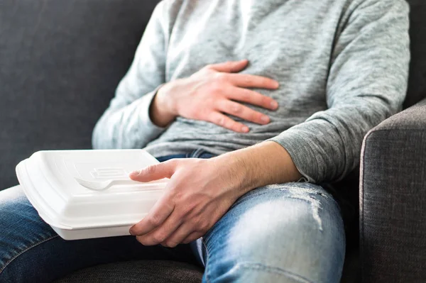 Het Eten Van Fast Food Man Vol Gevoel Dutje Het — Stockfoto