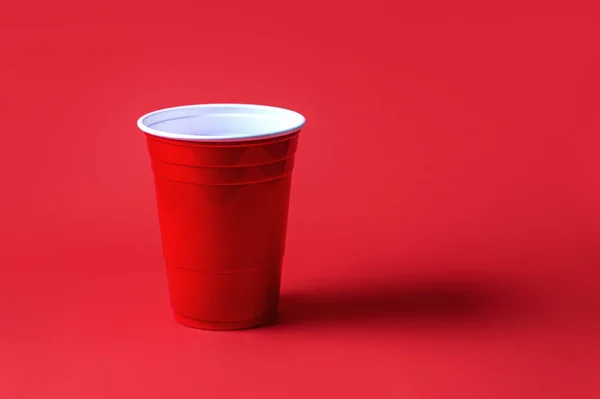 Coupe Fête Rouge Sur Fond Rouge Tournoi Bière Pong Concept — Photo