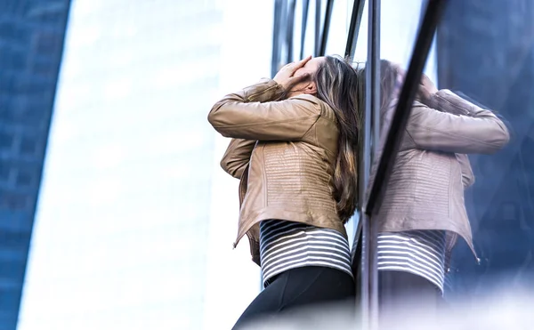 Сором Невдача Помилки Концепція Сорому Депресивна Істерична Жінка Плаче Місті — стокове фото