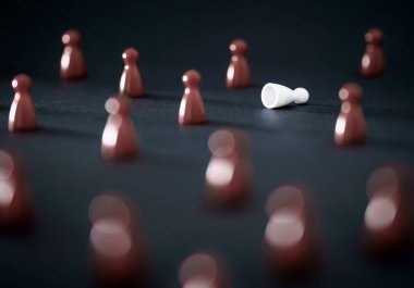 İşyeri zorbalık, toplumda ırkçılık veya kavramı hariç. Önyargı, Akran baskısı, sosyal anksiyete veya bir serseri olmak. Çatışma ve stres takım. Bir farklı renk oyun rehin düşmüş üzerinde zemin.