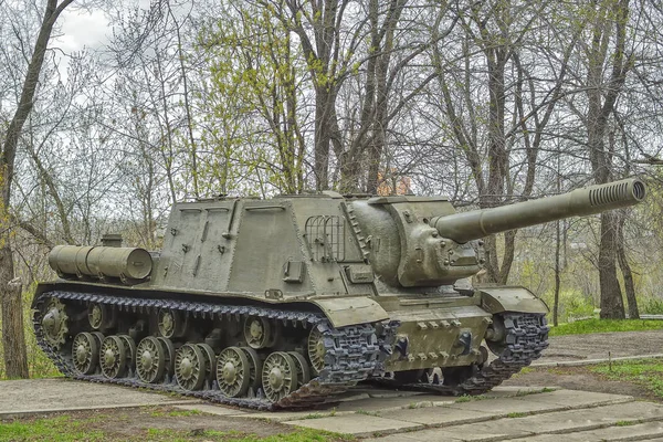 152 mm self-propelled artillery unit ISU-152 1943 release, which was in service with the troops of the Soviet army
