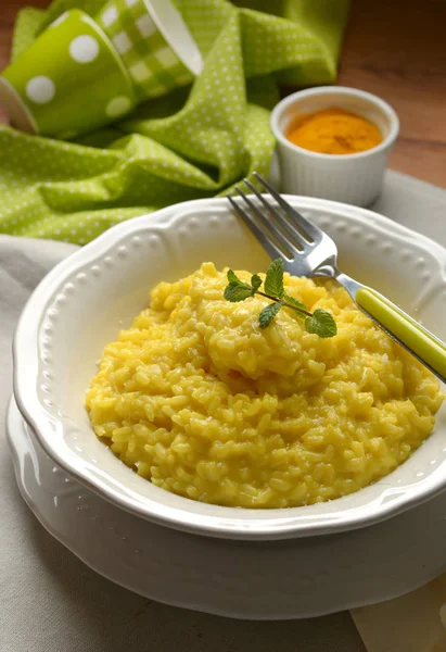 Risotto Italiano Con Hoja Menta Placa Porcelana Primer Plano —  Fotos de Stock