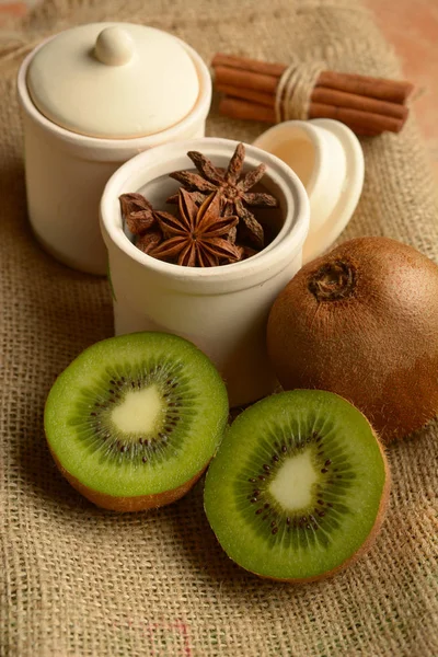 Ripe Kiwi Cut Two Emerald Green Closeup — Stock Photo, Image