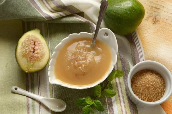 Puré Higo Tazón Blanco Con Fruta Alrededor Primer Plano —  Fotos de Stock