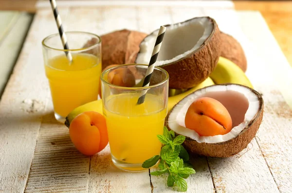 Tropical Fruits Drink Coconut Bananas Apricots Closeup — Stock Photo, Image