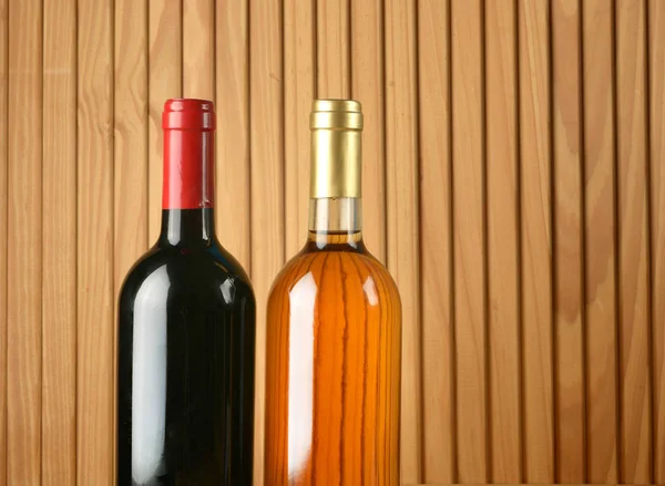 Flaskor Rött Och Vitt Vin Närbild — Stockfoto