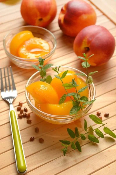 Peaches Syrup Glass Bowl Fruit Closeup — Stock Photo, Image