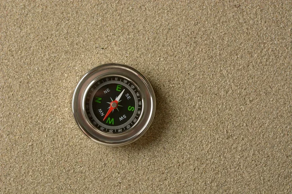 kum - closeup izole pusula