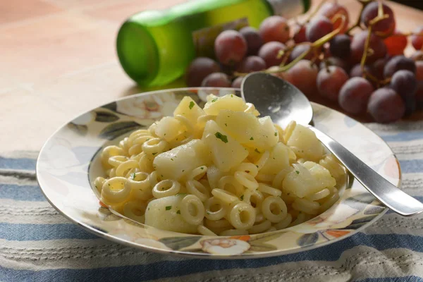 Pasta Med Potatis Och Persilja Närbild — Stockfoto