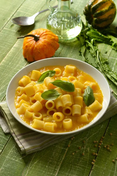 Kürbissuppe Mit Nudeln Italienisches Rezept Nahaufnahme — Stockfoto