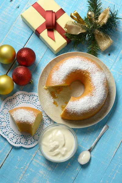 Torta Allo Yogurt Forma Ciambella Con Decorazioni Natalizie Giro Primo — Foto Stock