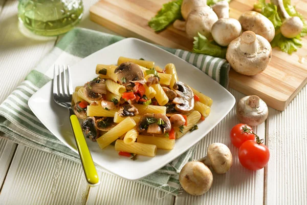 Pasta Mit Pilzen Und Gemüse Italienisches Essen Nahaufnahme — Stockfoto