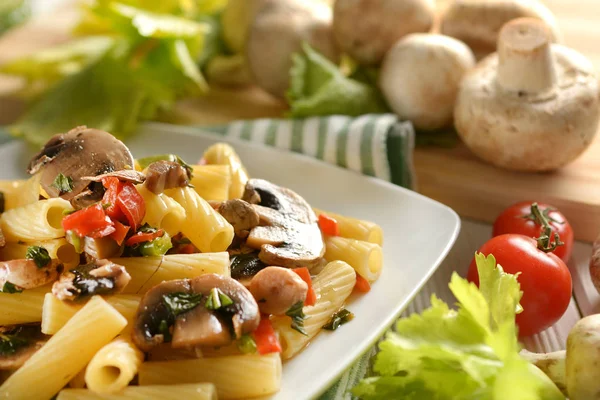 Pâtes Aux Champignons Légumes Variés Cuisine Italienne Gros Plan — Photo