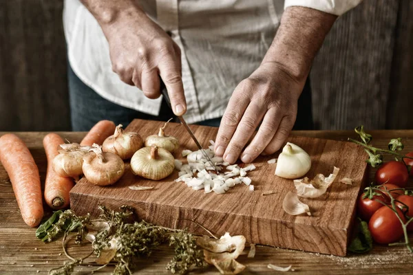 Chop Soğan Üzerinde Ahşap Doğrama Tahtası Sağlıklı Geleneksel Yemek Efekt Telifsiz Stok Fotoğraflar