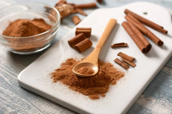 Cinnamon powder on white cutting board — Stock Photo, Image