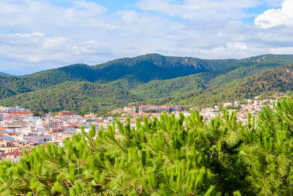 Tossa de mar, Spain: Old Town with blue sky. — Stock Photo, Image