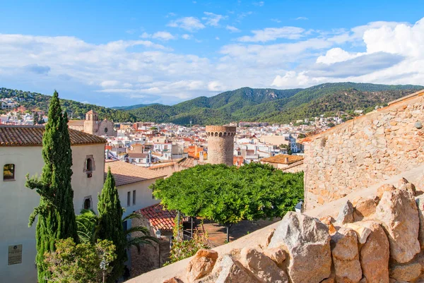 Tossa de mar, Spain: Old Town with blue sky. — Stock Photo, Image