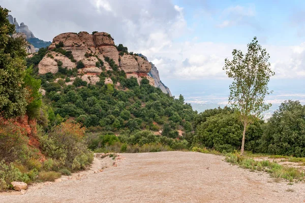 Utsikt från berget Montserrat, nära Barcelona, Katalonien, Spanien — Stockfoto