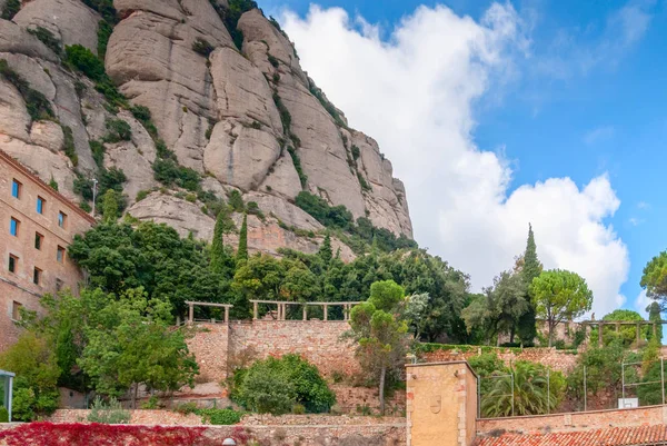 Abadía de Santa Maria de Montserrat en Monistrol de Montserrat, Cataluña, España . — Foto de Stock