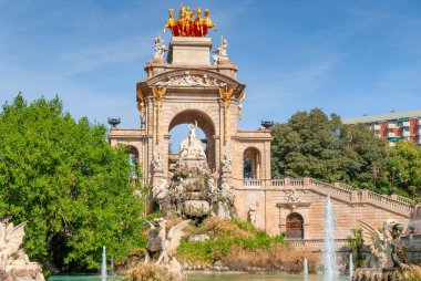 Parc de la Ciutadella'daki Cascada manzarası. Barselona. İspanya.