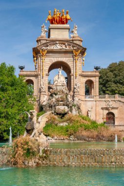 Parc de la Ciutadella'daki Cascada manzarası. Barselona. İspanya.