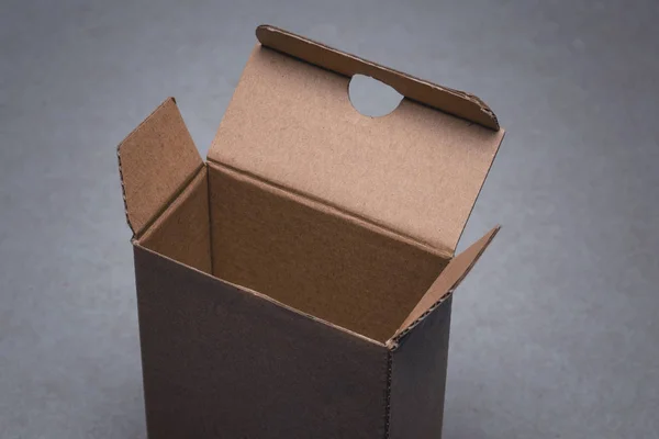 Küçük Açık Karton Paket Yakın Çekim — Stok fotoğraf