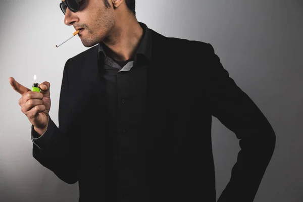 Man Rookvrije sigaret — Stockfoto