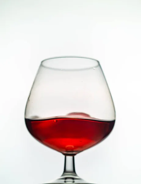 Verre de vin rouge isolé — Photo