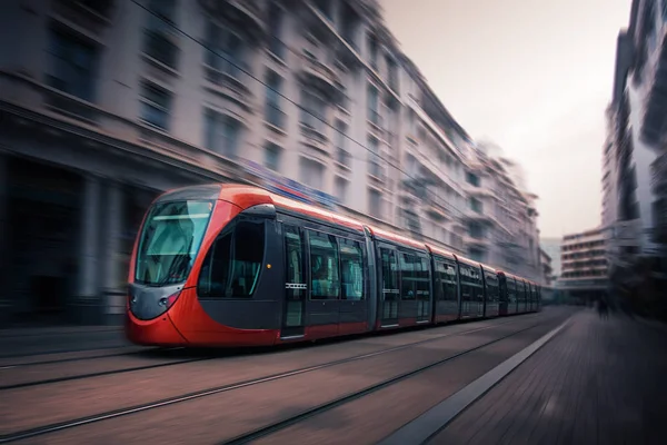Casablanca, Fas sokaklarında hareketli bir tramvay
