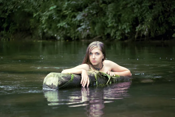 Portrait Girl Peering Out River — Stock Photo, Image