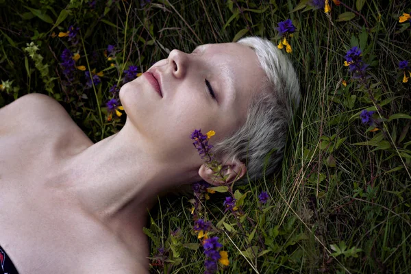 Portrait Young Blonde Girl Lying Forest Grass — Stock Photo, Image