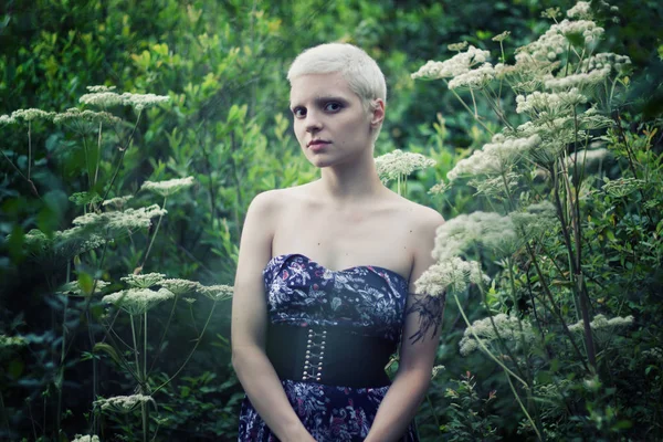 Portrait Une Jeune Fille Blonde Fait Dans Forêt — Photo