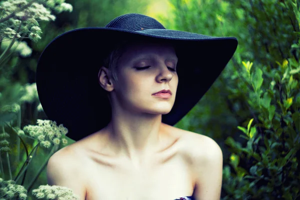 Portrait Girl Broad Brimmed Hat Woods — Stock Photo, Image