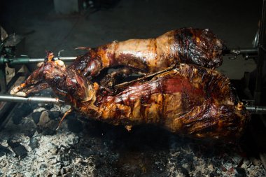 Bir tükürük domuzcuk ızgara