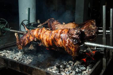 Bir tükürük domuzcuk ızgara