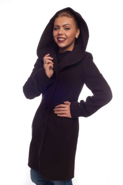 Sarışın kahverengi bir ceket düğmeleri ile