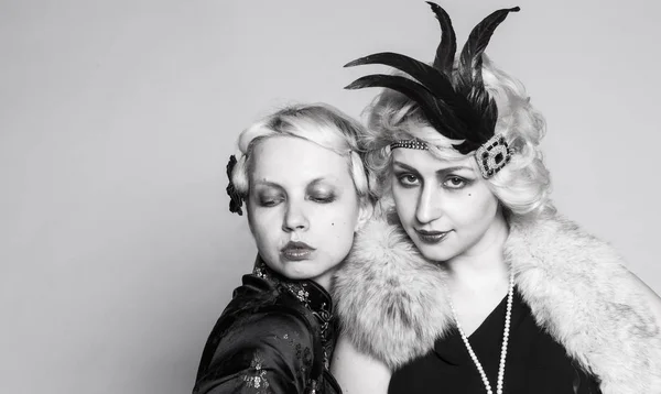 Zwart Wit Retro Portret Van Twee Meisjes Blondjes — Stockfoto