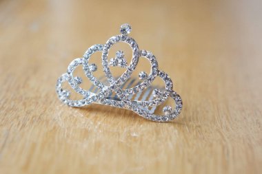 Rhinestones ile gelin düğün taç