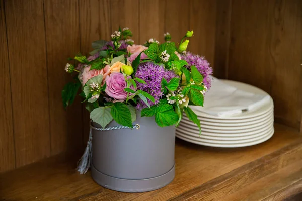 Яскравий Букет Різних Квітів — стокове фото