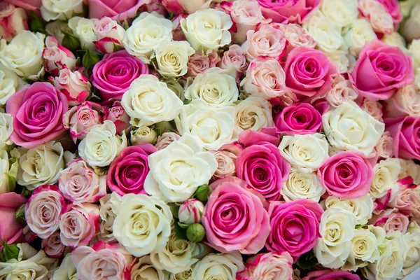 Букет Дрібних Різнокольорових Троянд Стокове Фото