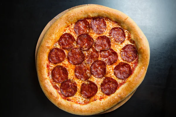 Oven Baked Pepperoni Pizza — Stock Photo, Image